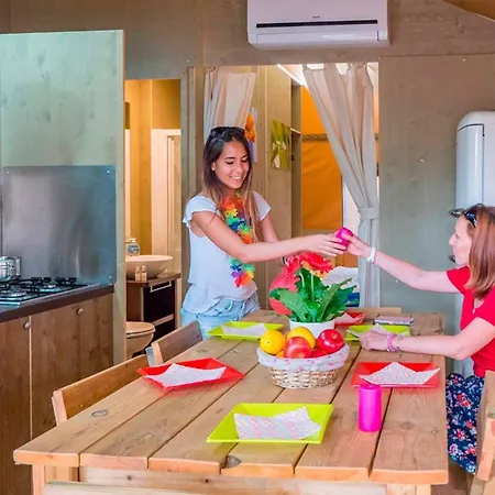 Vacanceselect Premium Polari منتزه العطل